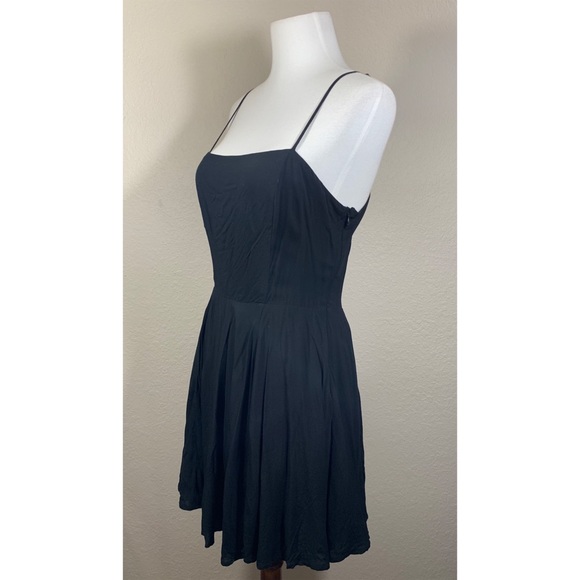 Forever 21 Dresses & Skirts - NWT Forever 21 Black Mini Dress w Open Back